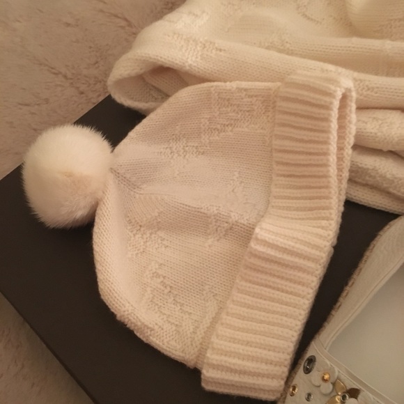 Louis Vuitton hat and scarf set new w/o tags - Picture 3 of 7